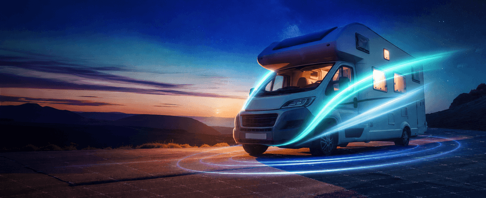 large_caravan_salon_textless_3840x1572.png